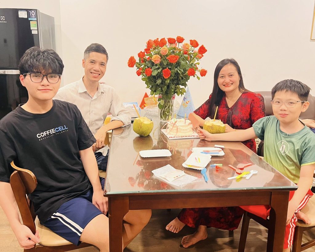 Chị Đặng Thị Mai Hiền và gia đình