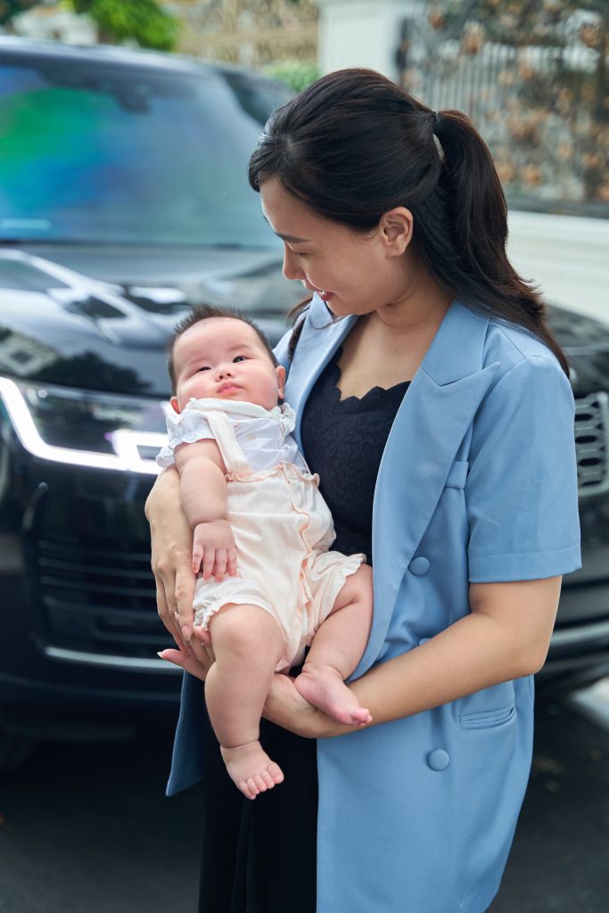 Hồng Nhung Lapari và con gái