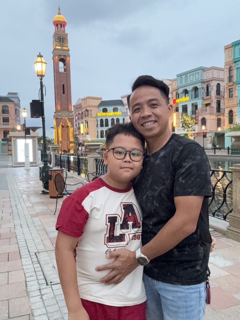 CEO Trần Quốc Hoàn và con trai