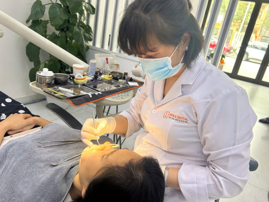 Bác sĩ Lê Thị Yến đồng hành cùng bệnh nhân