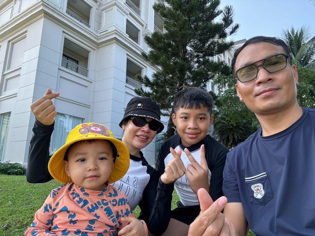 Chị Ngô Thị Út Luân bên gia đình