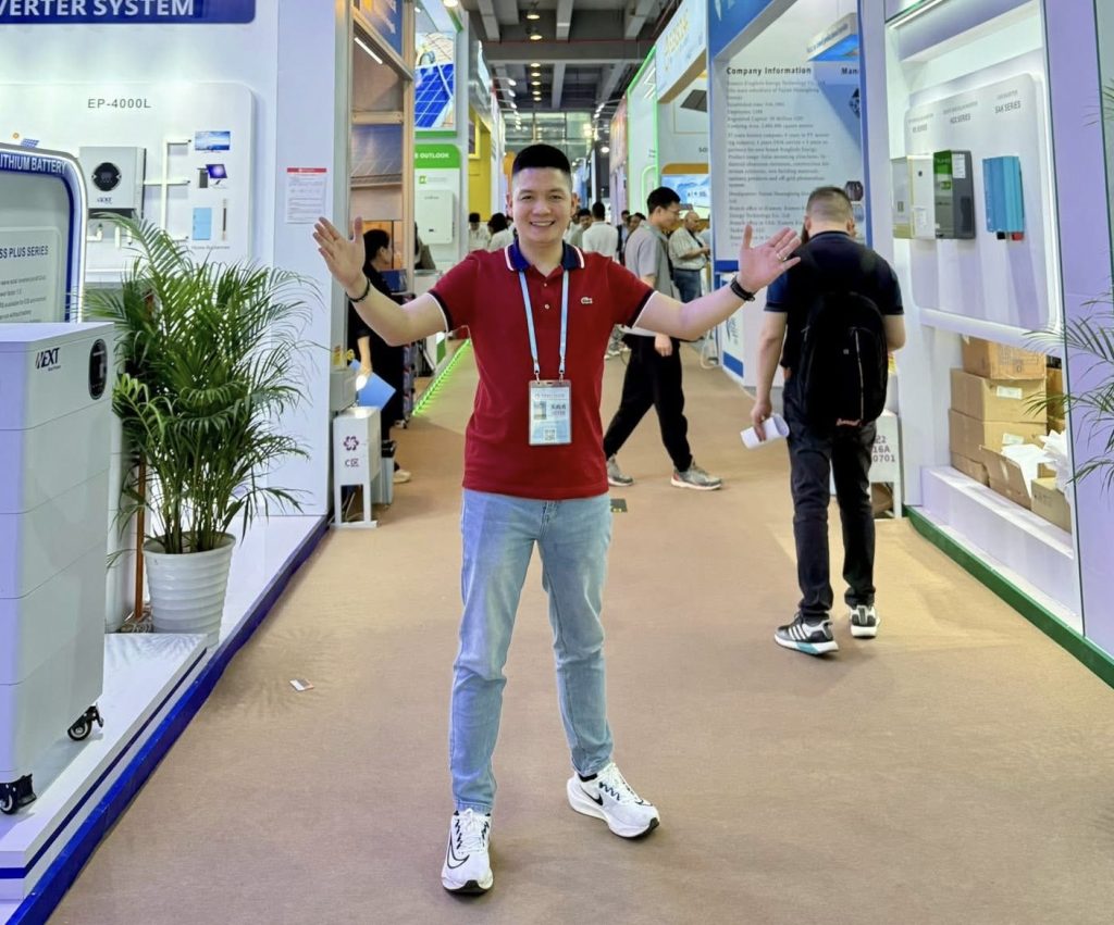 CEO trần Nguyên Hoàn luôn cập nhật kiến thức kinh doanh online tại nhà cho phụ nữ