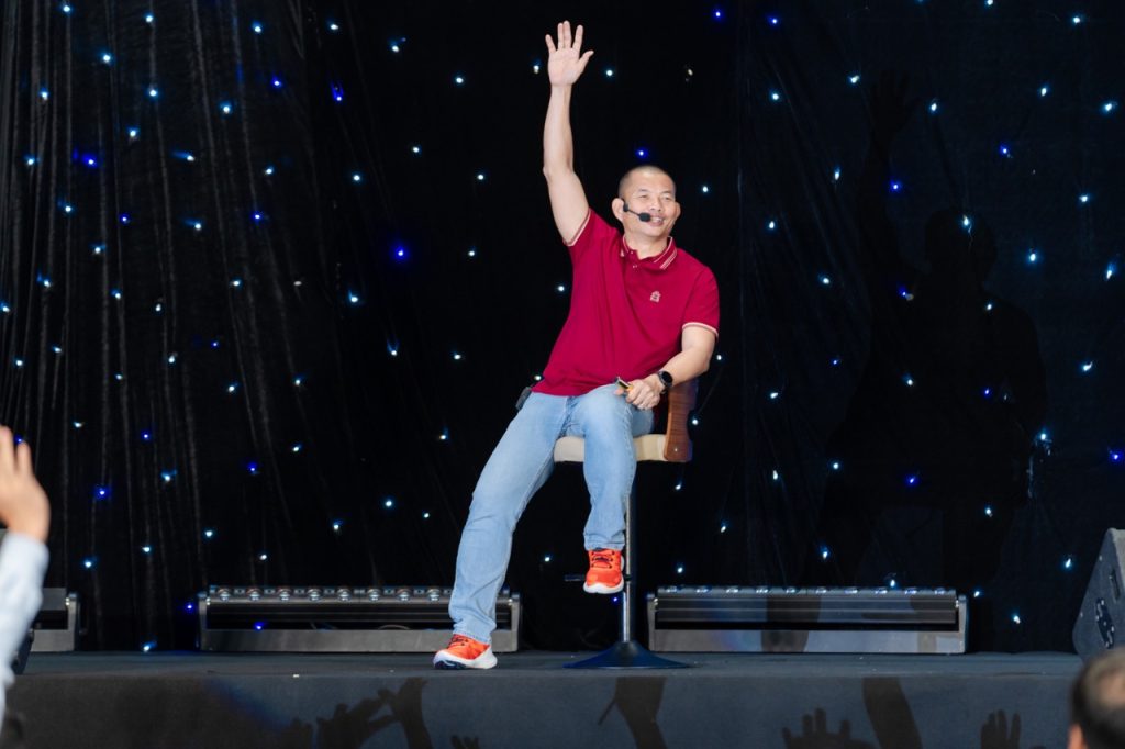 Phạm Thành Long và Gã ăn mày giàu có